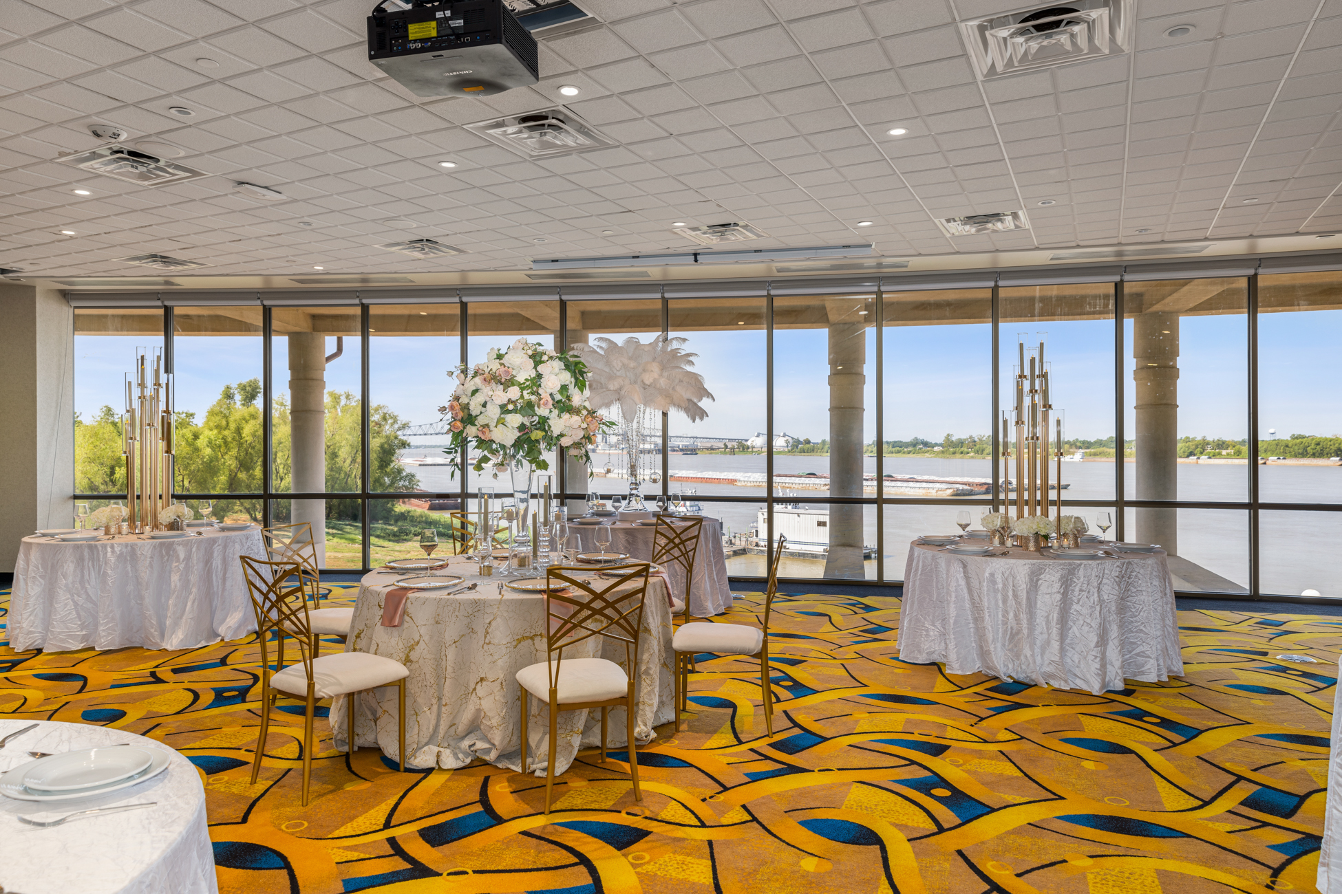 MESH-TheQueen-EDIT1_146_SML